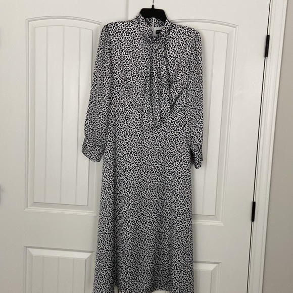 Dress - Picture 2 of 6